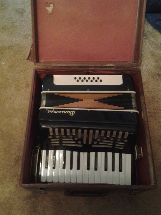 vintage bomtempi accordion and case