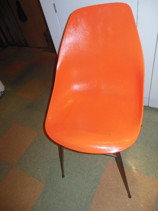 Mid Century Plastic Mold Chair