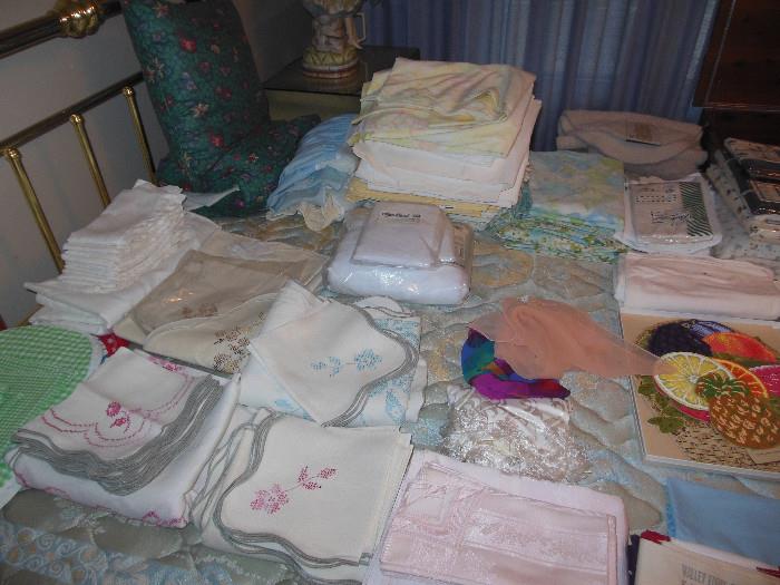 Various Vintage Table Linens