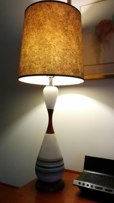 Here's a better view of the neato bowling pin lamp.