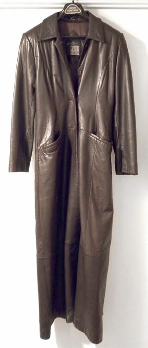 Women's Leather Coat - 75