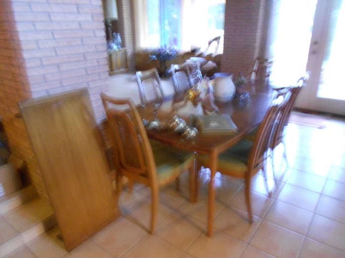 FORMAL DINING TABLE W/ EXTRA LEAF AND 6 CHAIRS