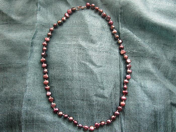 BLACK PEARL NECKLACE