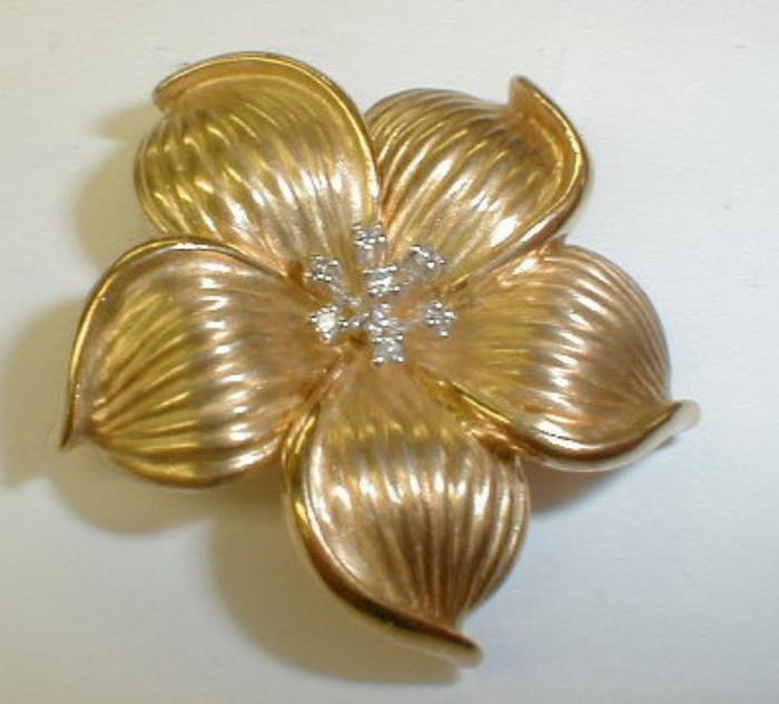 Gold floral pin