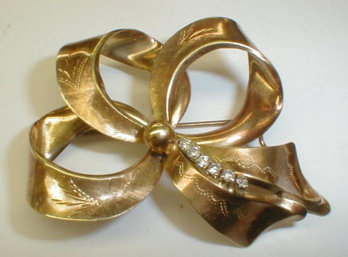 Gold bow pin