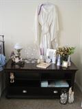 HOOKER ENTERTAINMENT CABINET, JOBS DAUGHTERS ROBE