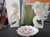 ALABASTER PARROT BOOK ENDS, VINTAGE CERAMIC VASE