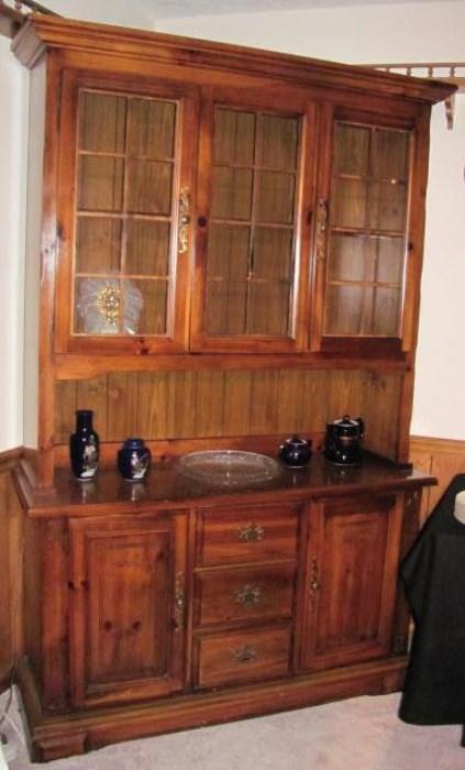 China Hutch in Excellent condition