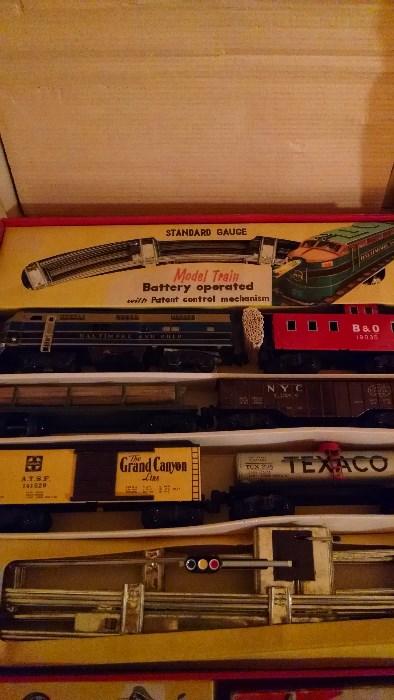 BATTERY OPERATED MODEL TRAIN SET ...JUST IN TIME FOR CHRISTMAS !!