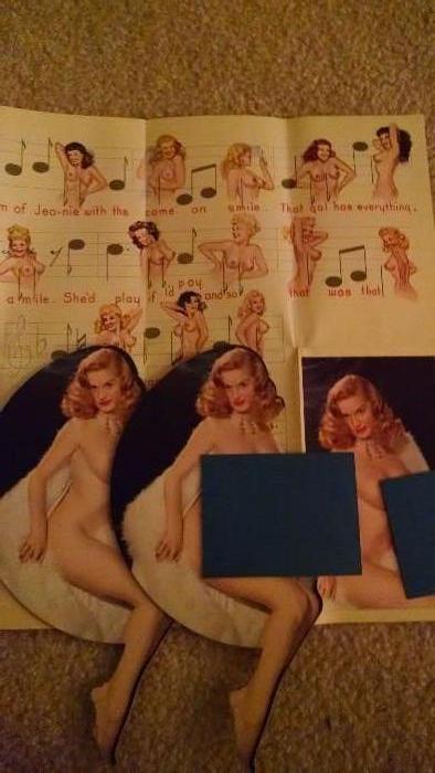 **RISQUE***PIN-UP ITEMS