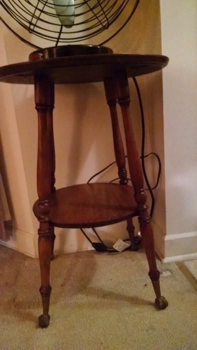 **ANTIQUE** BALL/ CLAW ROUND TABLE