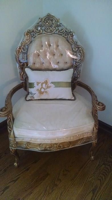 **BEAUTIFUL***FRENCH PROVINCIAL SIDE CHAIR..FIT FOR A KING !!!!!