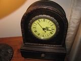 Mantel clock