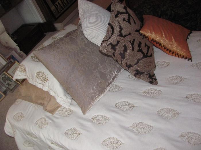 Accent pillows, linens, bed cover