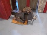 Bench vise