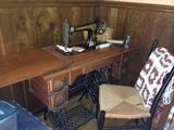 Singer with sewing table
