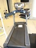 LIFE FITNESS TREADMILL