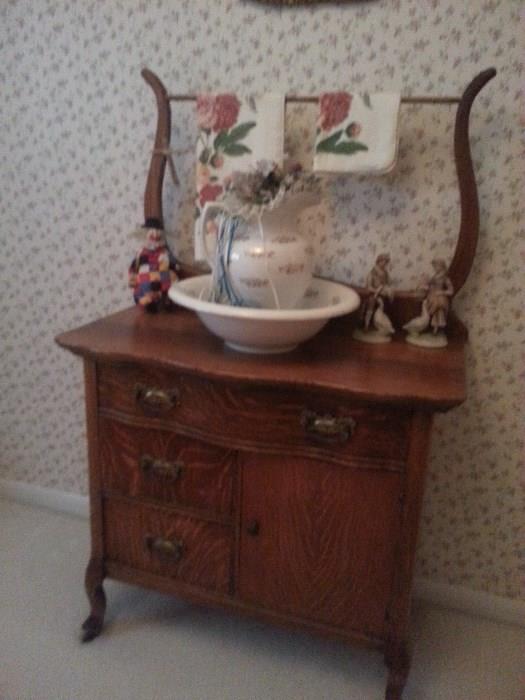 Oak Vintage wash stand..