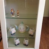 Vintage 1950's Ceramic Teapot of Humpty Dumpty with four cup