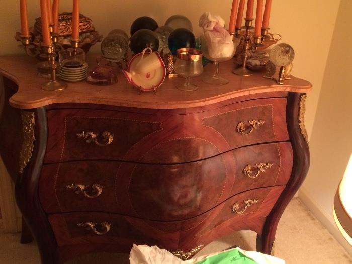 ANOTHER VIEW OF THE REPRODUCTION MARBLE TOP FRENCH COMMODE