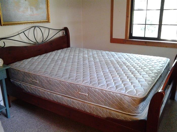 Sleigh bed, Mattress and box spring