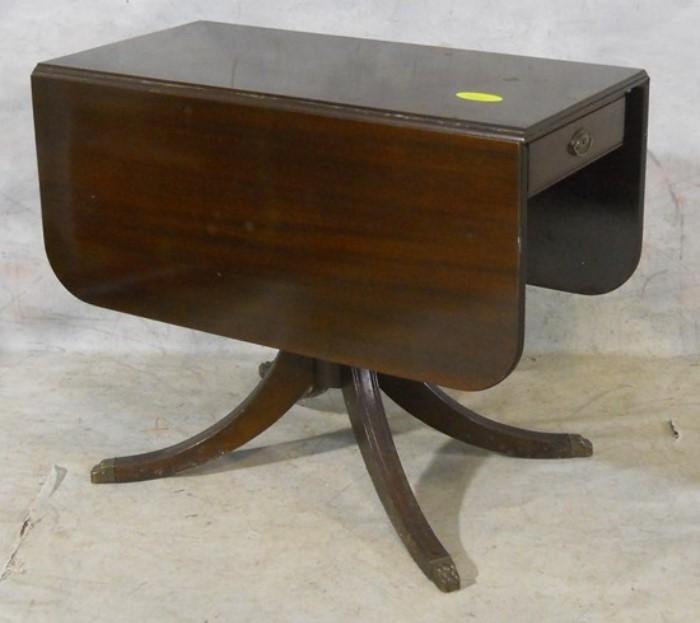 Duncan Phyfe drop side table