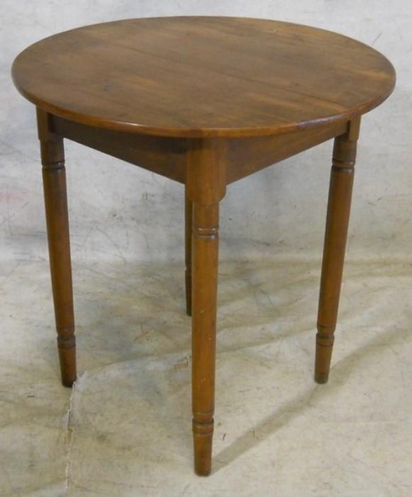 Tapered leg round table