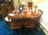 Dining Table, round with two leaves and 6 chairs