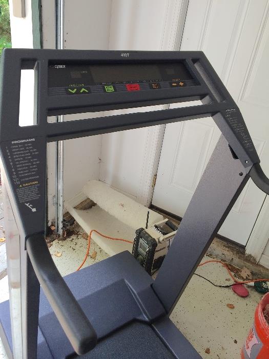 Cybex commercial club treadmill, works great 6 yrs old, 4K new 410T