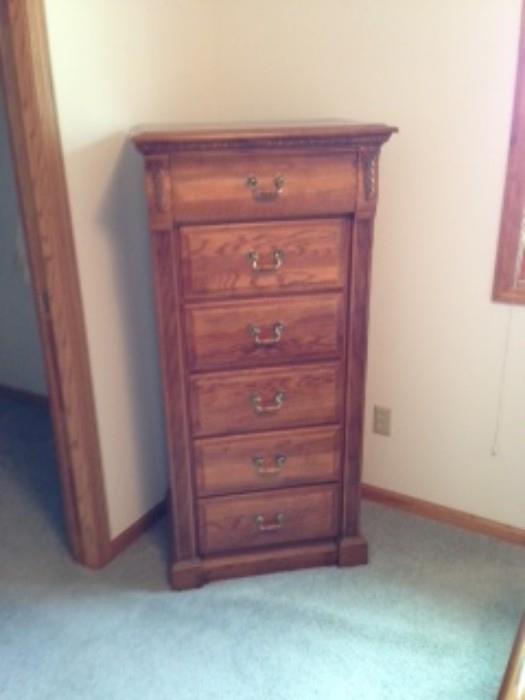 Oak Chest of Drawers