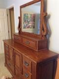 Dresser w/mirror