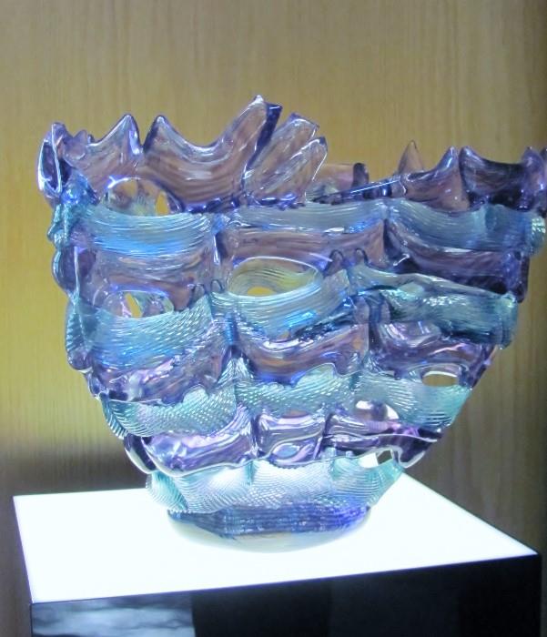 Art Glass vase by Philabaum, great style, form and color
