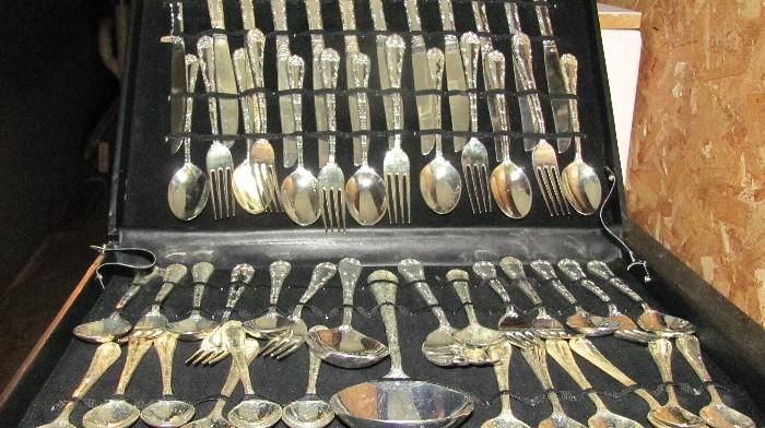 Silver plated flatware set 