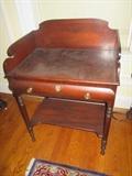 FULL VIEW OF THIS AMERICAN CIVIL WAR CIRCA 1862 MAHOGANY SIDE TABLE WITH ORIGINAL HARDWARE & CENTER PULL OUT DRAW