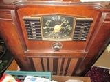 HISTORIC 1930'S-40'S RADIO ORIGINAL TO HOUSE AND IT WORKS