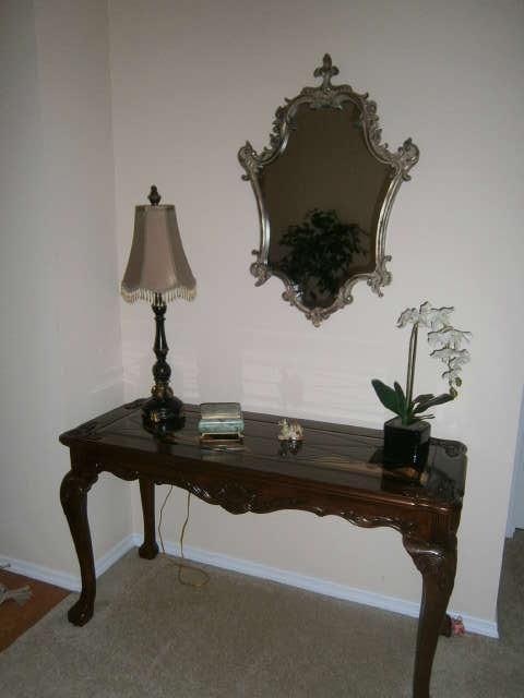 SOFA TABLE ,LAMPS AND MIRROR