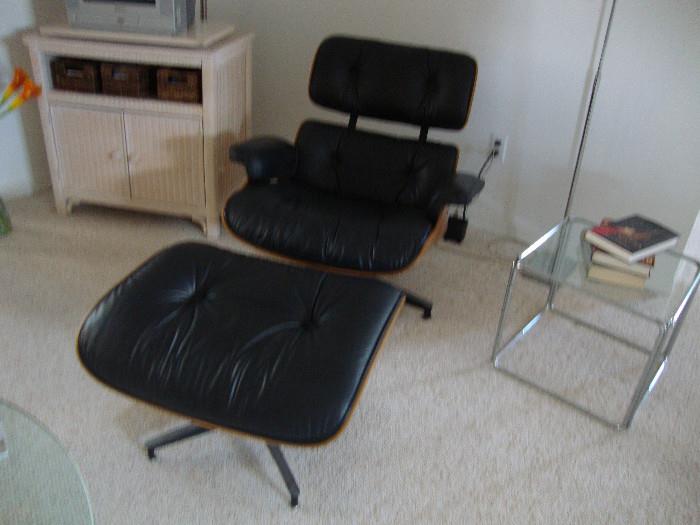  Eames  (Herman Miller)  Lounge chair and Ottoman, Rosewood shell, wonderful condition