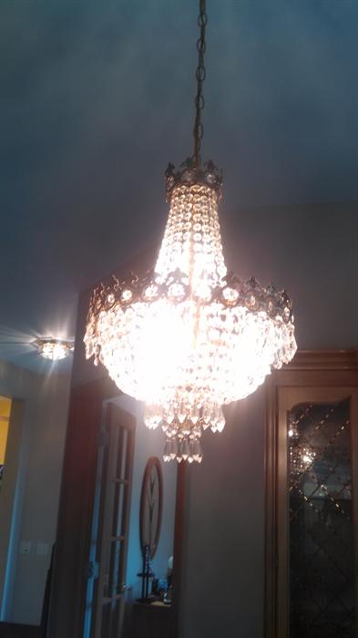 Stunning Crystal chandelier 