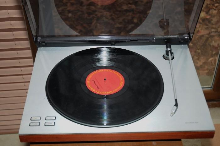 BANG AND OLUFSEN BEOGRAM 1700 TURNTABLE