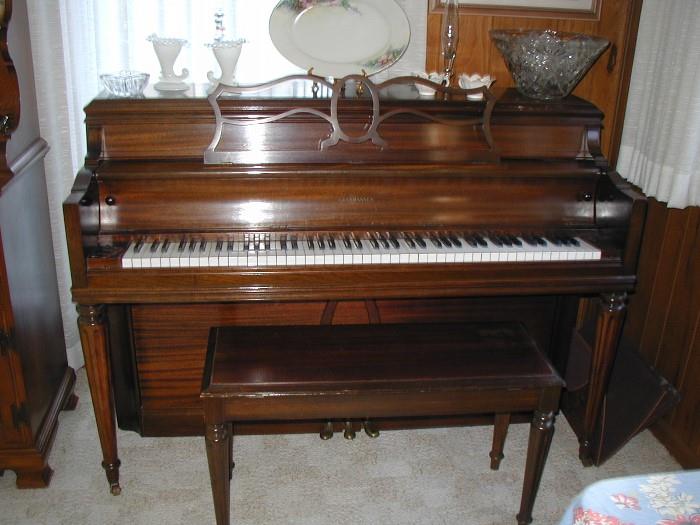 Beautiful Gulbransen upright piano - sounds great!!