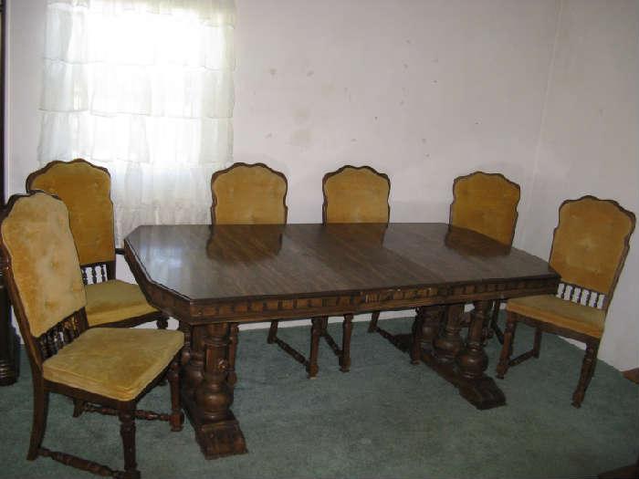 GOTHIC STYLE DINING ROOM SET