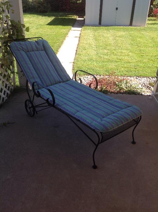 Outdoor chaise lounge