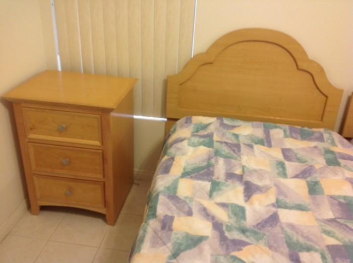 Pair of twin beds, headboards and night tables