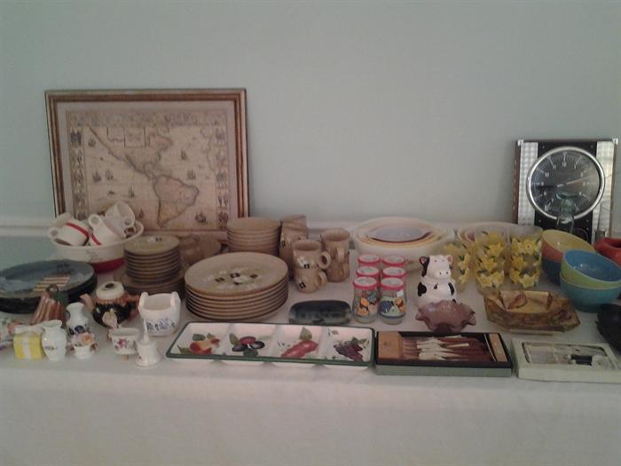 Tom & Jerry set, dish set, Pooh collectible glasses, mixing bowls sets, knife sets 