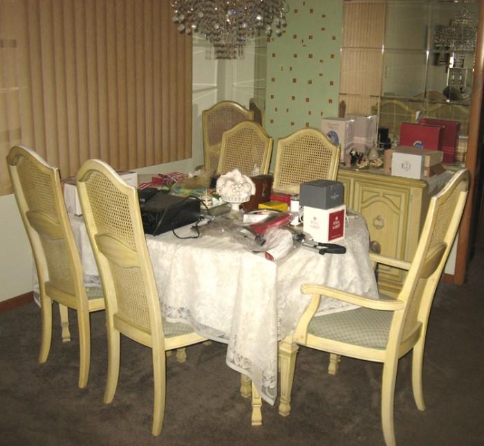 Beautiful dining room set with 8 chairs
