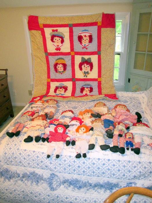 Raggedy Ann & Andy dolls and quilt.