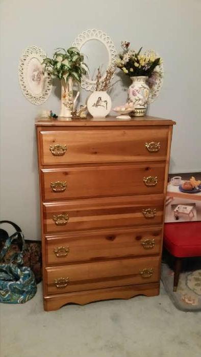 Chest of Drawers to Complete Suite