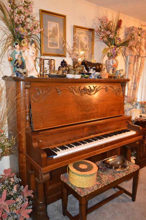 Schumann Special Gorgeous upright piano