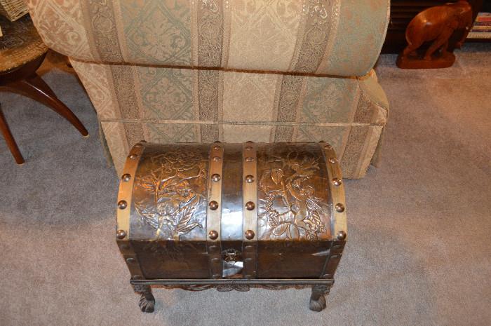 Decorative footed trunk