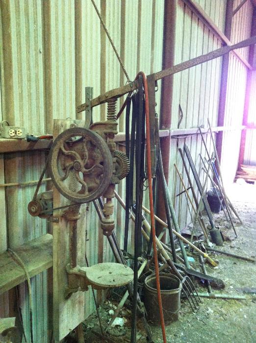 Circa 1900  Silver Manufacturing Co. cast iron post drill press 